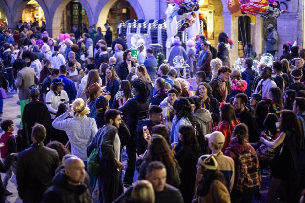 El sábado la afluencia fue multitudinaria tanto en el Descenso de Galiana como en la verbena y durante toda la noche. 