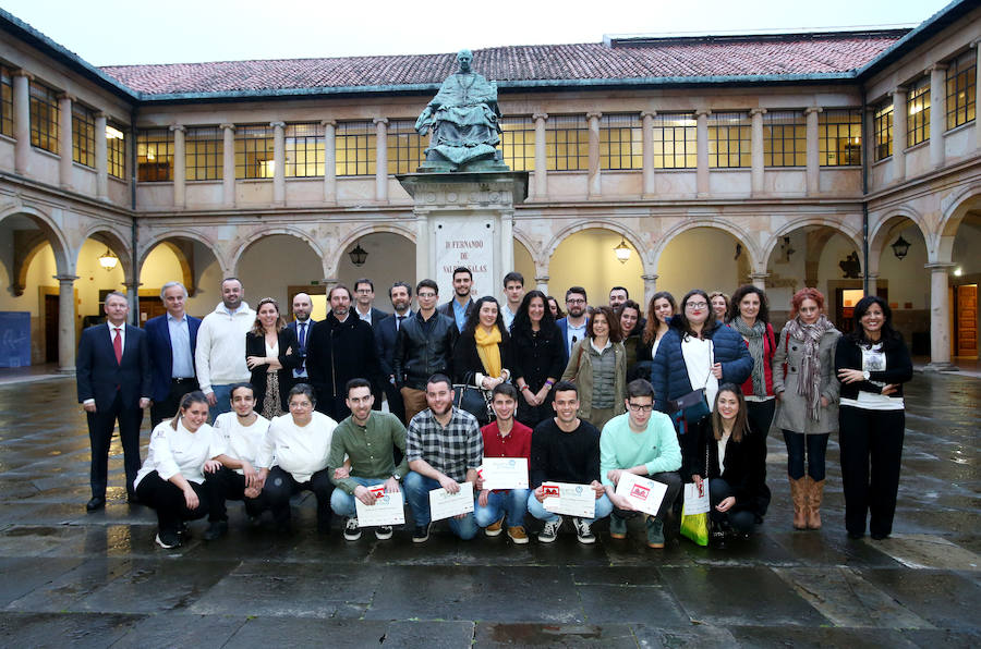 El proyecto Soundup del Colegio de Fomento Peñamayor se ha alzado con el primer premio en la categoría de menores de 17 años de STARTinnova, el programa de impulso de la cultura emprendedora de EL COMERCIO. En la categoría de segundo de Bachillerato y Formación Profesional se ha impuesto Imapro, del CIFP La Laboral, gracias a su propuesta de una compañía de mantenimiento para la Industria 4.0 de la región.