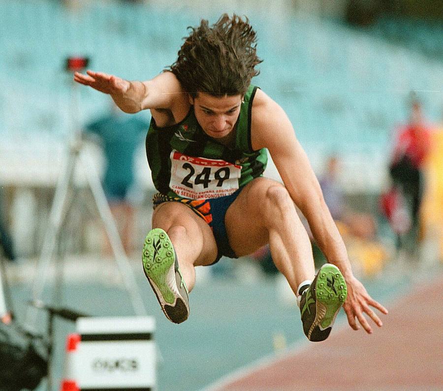 Se cumplen veinte años de la final de longitud del Mundial de Maebashi, en la que el asturiano saltó 8,56 metros