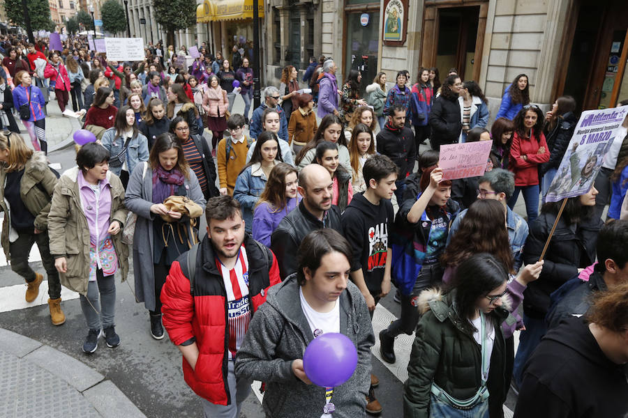 Más de cien colectivos respaldan una jornada reivindicativa en la que se han convocado concentraciones a mediodía ante varios ayuntamientos del Principado y una gran manifestación que partirá de la plaza de toros de Gijón a las 19 horas