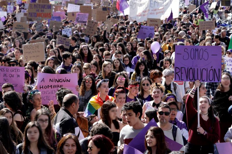 Una marea morada recorre todo el país para reivindicar la igualdad de género