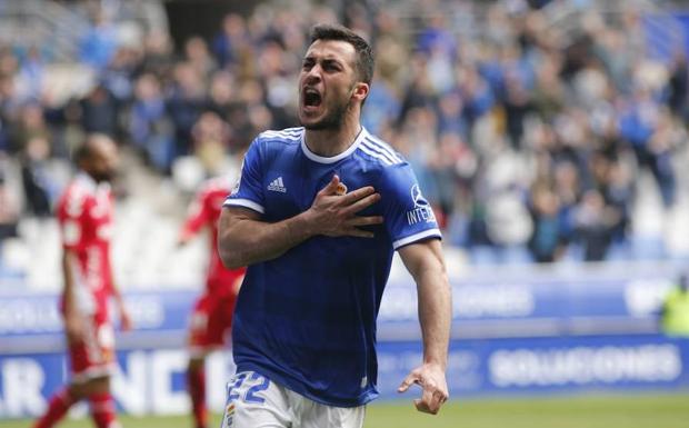 Joselu celebra el primer gol marcado del Real Oviedo