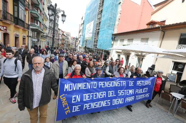 Concurrida manifestación por las pensiones
