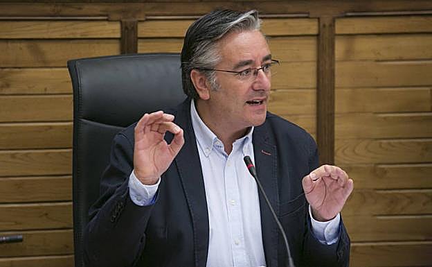 «Las 'puñaladas en la espalda solo benefician a los rivales políticos», asegura Pablo González