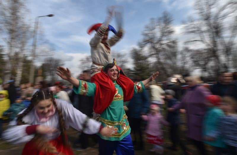 Shrovetide o Maslenitsa es una antigua ceremonia de despedida al invierno, tradicionalmente celebrada en Bielorrusia, Rusia y Ucrania e implica la quema de una gran efigie