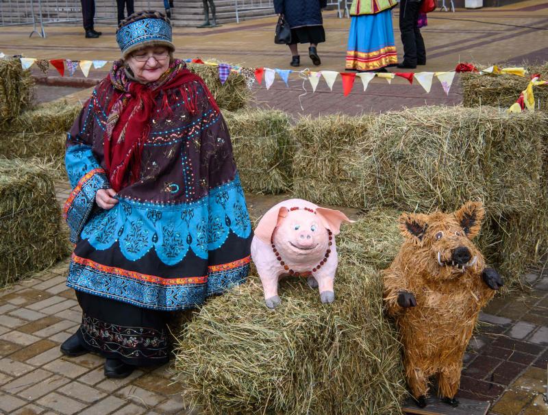 Shrovetide o Maslenitsa es una antigua ceremonia de despedida al invierno, tradicionalmente celebrada en Bielorrusia, Rusia y Ucrania e implica la quema de una gran efigie