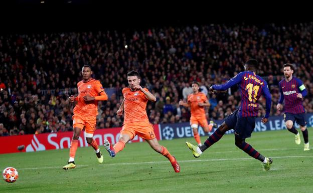 Dembéle, en el momento de marcar un gol al Lyon. 