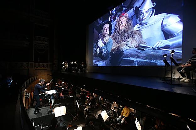 Oviedo Filarmonía, ayer, durante el ensayo en el Campoamor. 