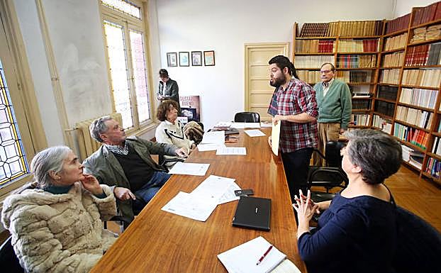 El concejal rugén Rosón, durante el encuentnro
