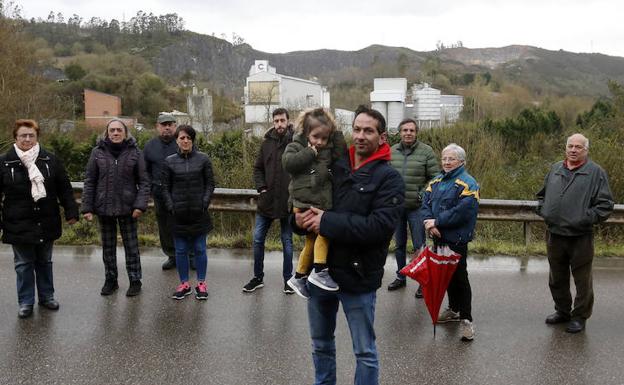 Un grupo de vecinos sufre las consecuencias de vivir cerca de una cantera.