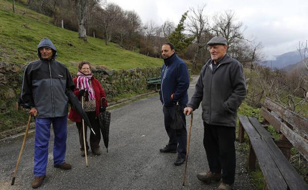 Los vecinos de Buso llevan años pidiendo mejoras en los accesos al pueblo, entre otras cosas.