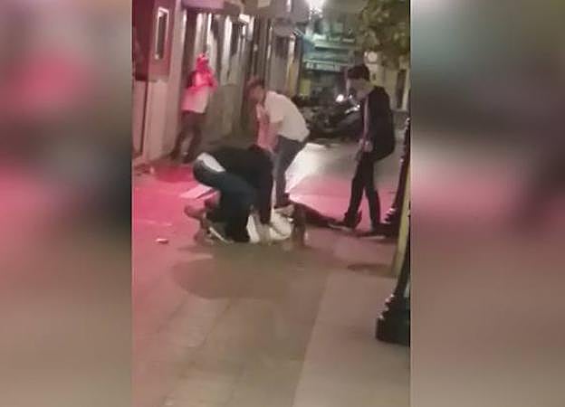 Brutal agresión a varios jóvenes en Gijón