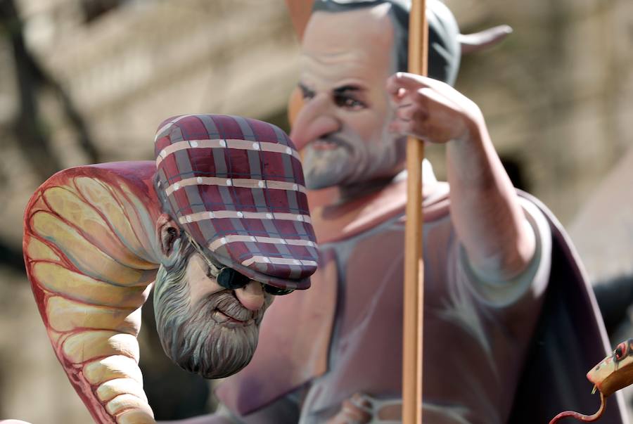 Las fallas valencianas han tenido como protagonistas a políticos del panorama nacional, como Pablo Casado o Pedro Sánchez y otros ligados a la actualidad catalana. Tampoco han faltado otros como Trump.