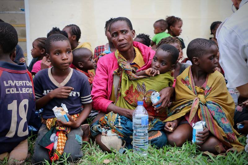 «El balance actual de la situación en Mozambique es escalofriante», aseguran, subrayando que en las zonas que han quedado anegadas viven miles de niños. «En muchos lugares, ni los techos ni las copas de los árboles son visibles. En otras áreas, las personas se aferran a los techos esperando desesperadamente ser rescatadas»