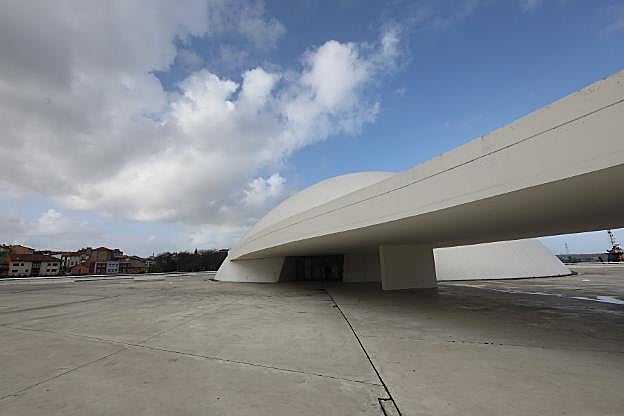 La cúpula del Centro Niemeyer. 