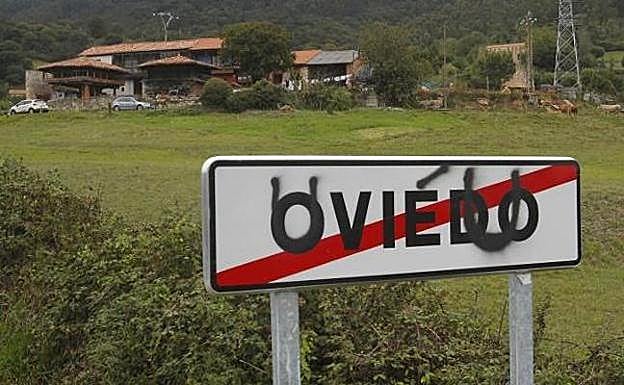 La plataforma contra el bable suma 4.200 firmas contra la toponimia en asturiano