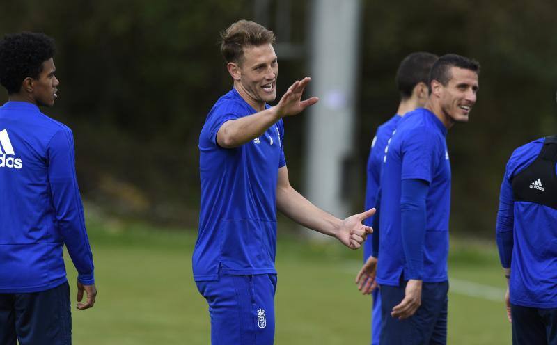 El conjunto azul se prepara en El Requexón para la gran cita del derbi asturiano ante el Sporting en El Molinón.