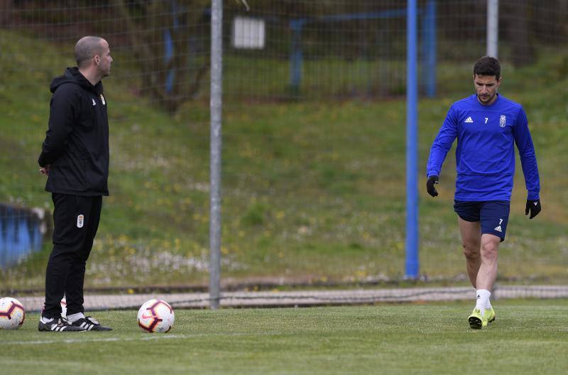 El conjunto azul se prepara en El Requexón para la gran cita del derbi asturiano ante el Sporting en El Molinón.