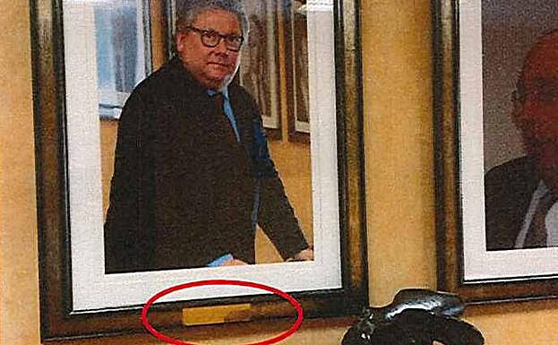 Joyería. La grabación de una lámpara y una placa del expresidente García Secades exigieron 19,74 euros.