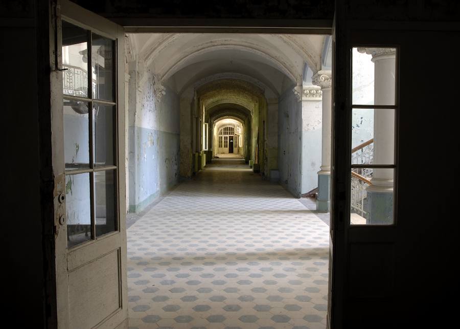 Hospital Militar de Beelitz-Heilstätten del ejército rojo (Alemania) | Muchos lo llaman el 'hospital de Hitler'. Fue creado en 1898 como sanatorio para tuberculosos y llegó a ser de los complejos hospitalarios más grandes de Europa, con más de sesenta bloques. 