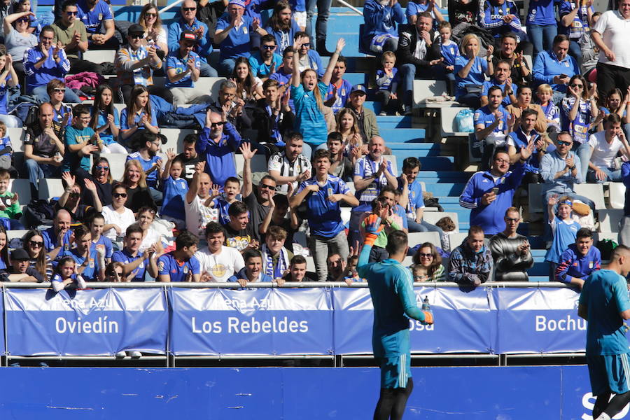 Dos millares de aficionados apoyan al Oviedo en el último entrenamiento antes del derbi