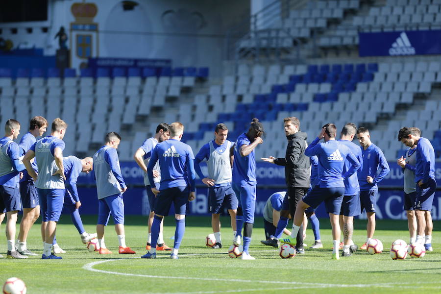 Dos millares de aficionados apoyan al Oviedo en el último entrenamiento antes del derbi