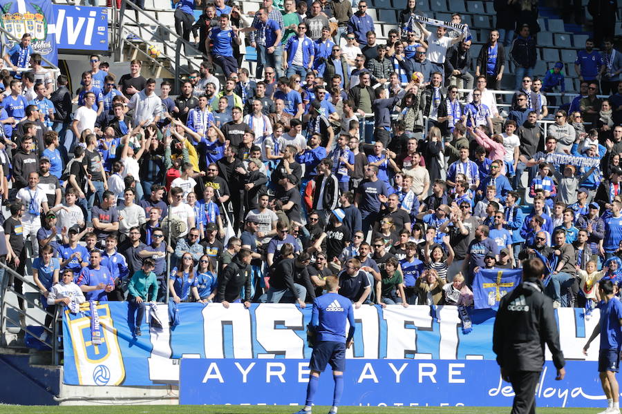 Dos millares de aficionados apoyan al Oviedo en el último entrenamiento antes del derbi