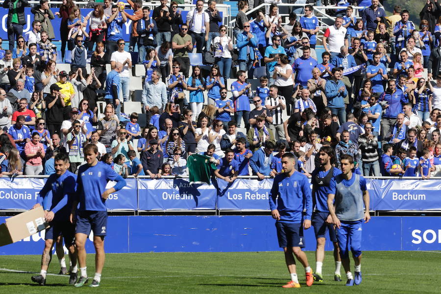 Dos millares de aficionados apoyan al Oviedo en el último entrenamiento antes del derbi