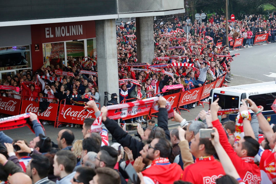 Los sportinguistas, animados antes del partido más esperado.