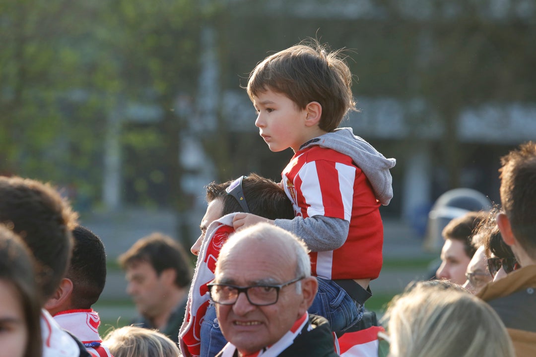 Los sportinguistas, animados antes del partido más esperado.