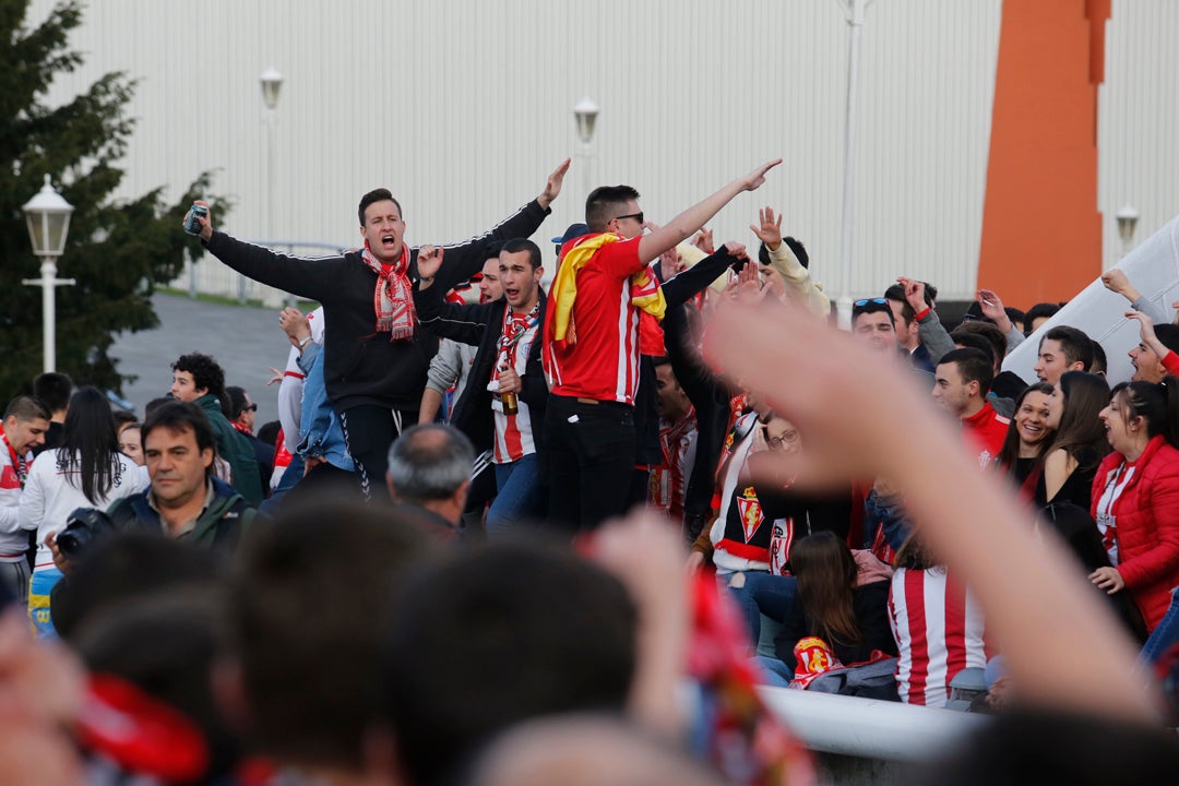 Los sportinguistas, animados antes del partido más esperado.