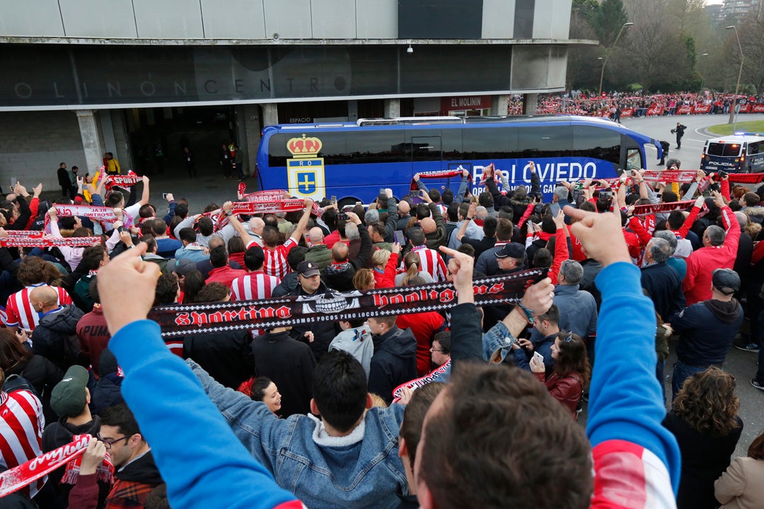 Los sportinguistas, animados antes del partido más esperado.