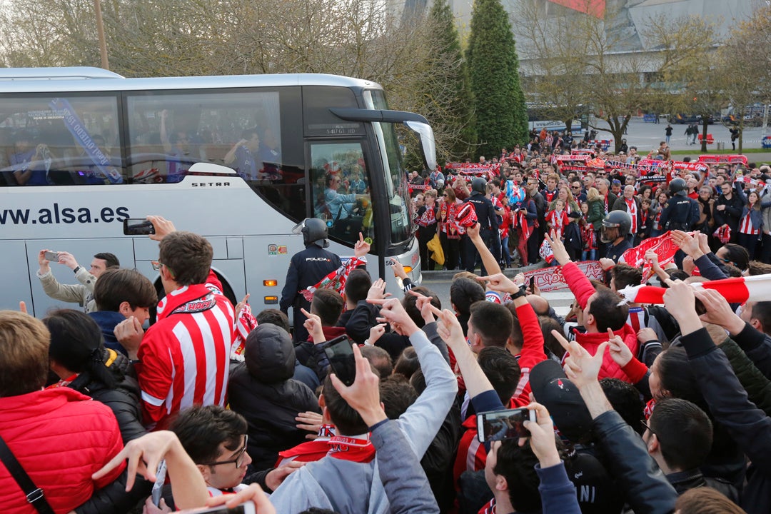 Los sportinguistas, animados antes del partido más esperado.