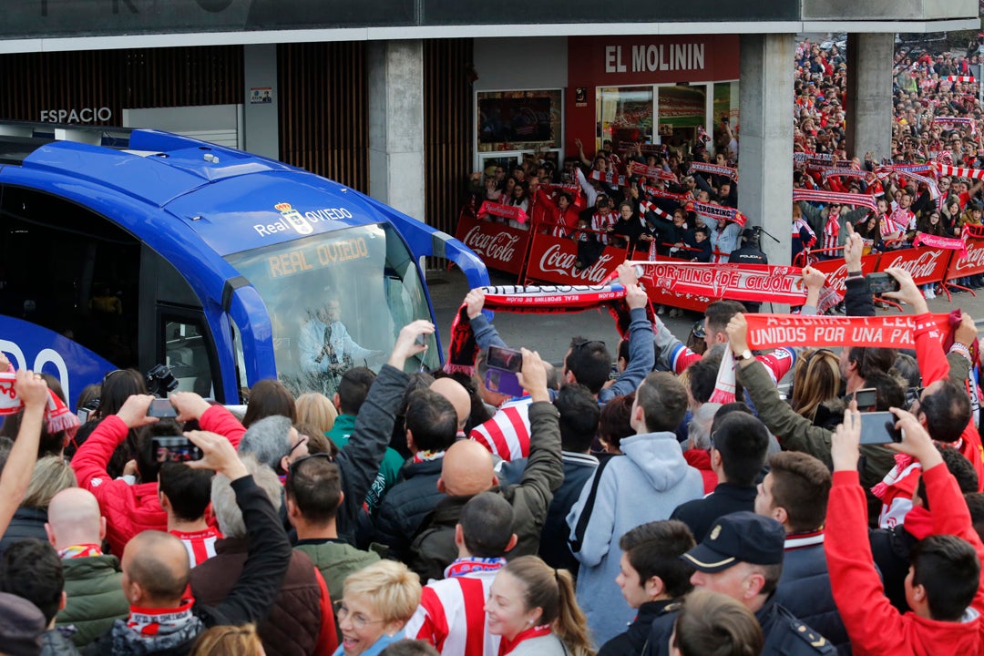 Los sportinguistas, animados antes del partido más esperado.