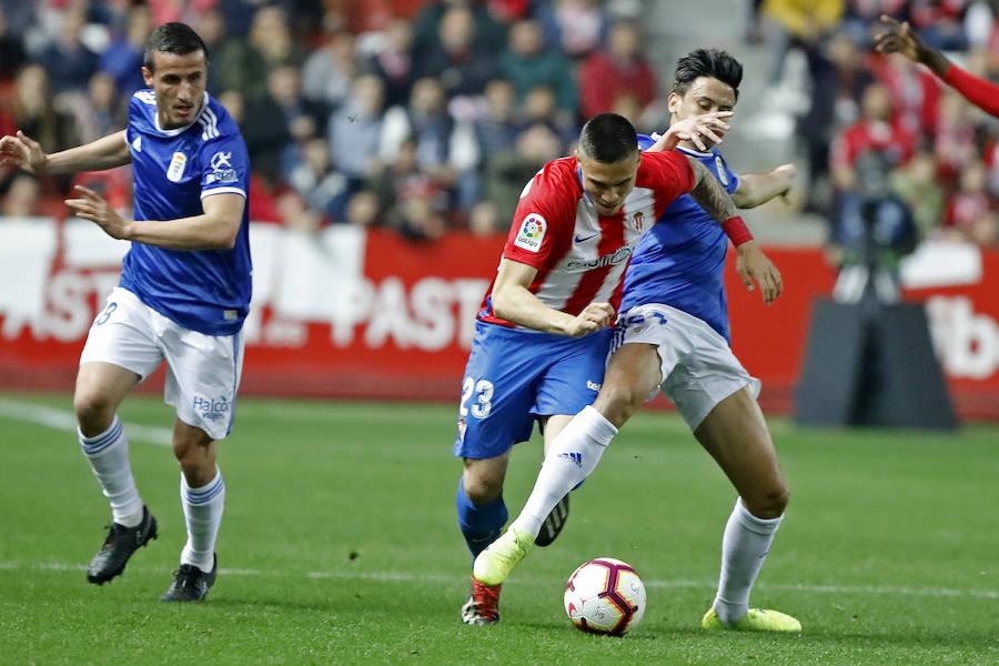 Las mejores jugadas y la celebración del gol del partido que enfrentó al Sporting de Gijón y el Real Oviedo en el derbi asturiano