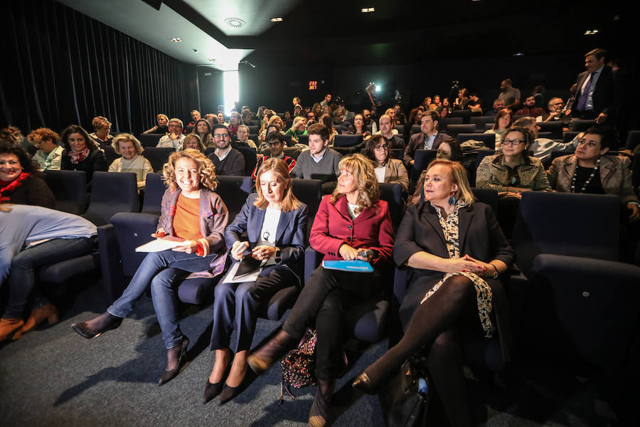 La presidenta del Congreso ha estado acompañada por las candidatas del PP a la Alcaldía de Avilés, el Principado y el Congreso: Esther Llamazares, Teresa Mallada y Paloma Gázquez. 