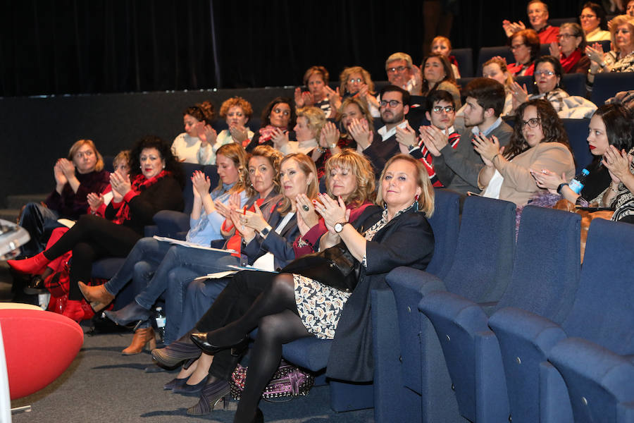 La presidenta del Congreso ha estado acompañada por las candidatas del PP a la Alcaldía de Avilés, el Principado y el Congreso: Esther Llamazares, Teresa Mallada y Paloma Gázquez. 