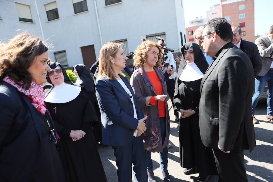 La presidenta del Congreso de los Diputados y cabeza de lista por Pontevedra ha estado acompañada en su visita porla candidata a la Presidencia del Principado, Teresa Mallada, y la cabeza de lista al Congreso por Asturias, Paloma Gázquez.