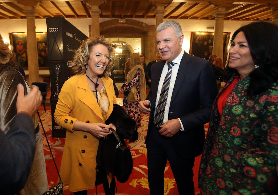 El presidente y fundador de la multinacional ILAS-Reny Picot agradeció el premio que le otorgó la revista 'Vivir Oviedo' y relató que el acto era «la unión entre la Asturias del centro y la de las alas».