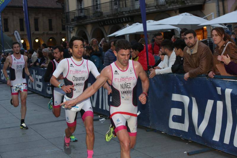 El equipo femenino del Diablillos de Rivas Mar de Pulpí, y el masculino del Ascentium ArabaTri, consiguieron la victoria y el título de la prueba que se disputó en Avilés.