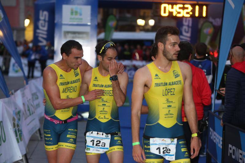 El equipo femenino del Diablillos de Rivas Mar de Pulpí, y el masculino del Ascentium ArabaTri, consiguieron la victoria y el título de la prueba que se disputó en Avilés.