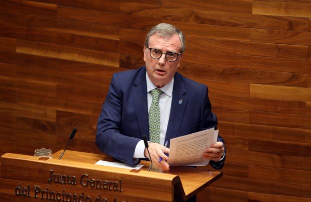 Francisco del Busto, durante su intervención en la Junta General del Principado. 