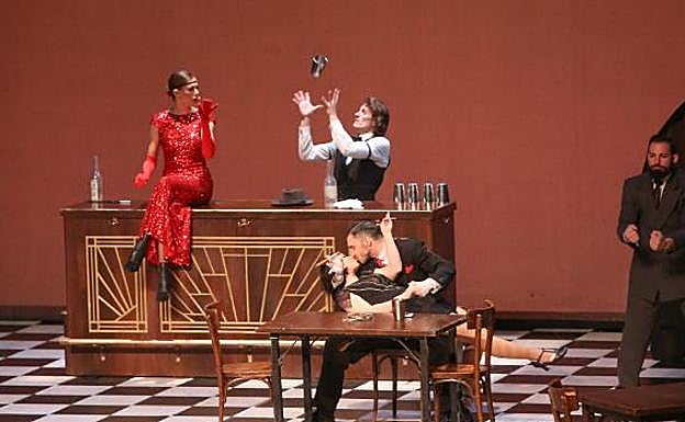 Circo y teatro unidos en el Niemeyer