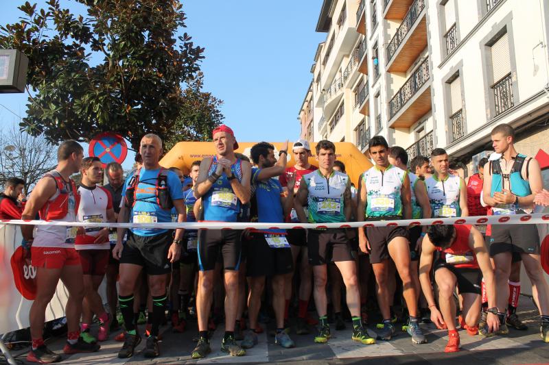 Unos 300 corredores se han enfrentado este domingo a la tradicional subida al Picu Pienzu (Arriondas), una prueba de 21,5 kilómetros y 2.500 metros de desnivel acumulado solo apta para valientes.