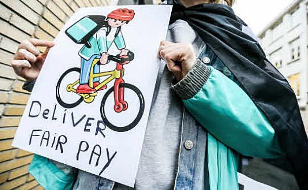 Un repartidor durante la última protesta laboral de los 'riders' en Bruselas. 