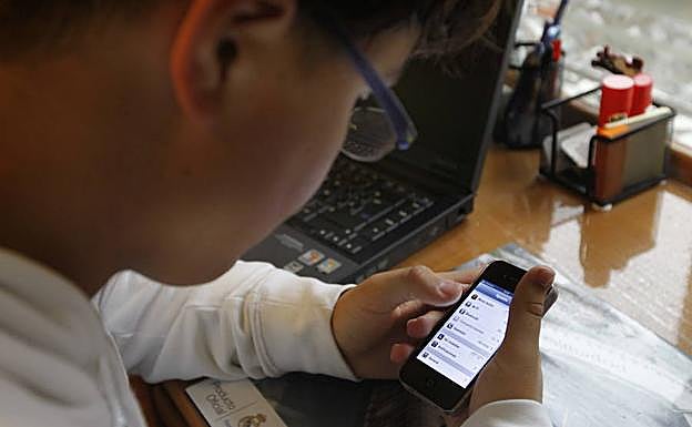 La mayor parte de los jóvenes de entre 14 y 24 años apenas utilizan el teléfono para hacer llamadas. Son la generación muda. 