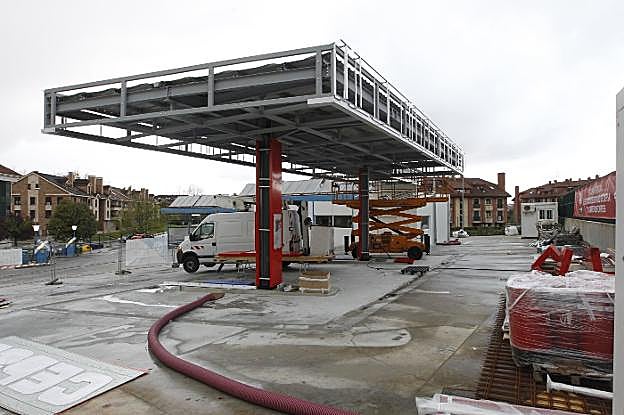 La futura gasolinera de Viñao, aún en obras. 