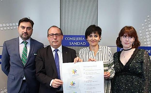 David Rodríguez, Antonio Molejón, Rocío Allande y Andrea Tuero, durante la presentación de la campaña. 