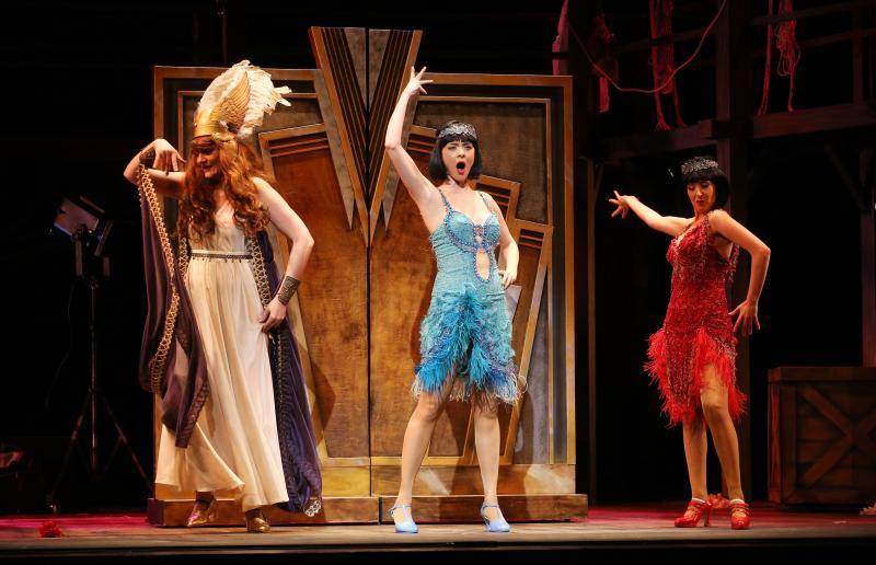 'El sobre verde' hizo disfrutar del «teatro total» a un público que viajó por los locos años veinte del chotis al tango pasando por el charlestón 