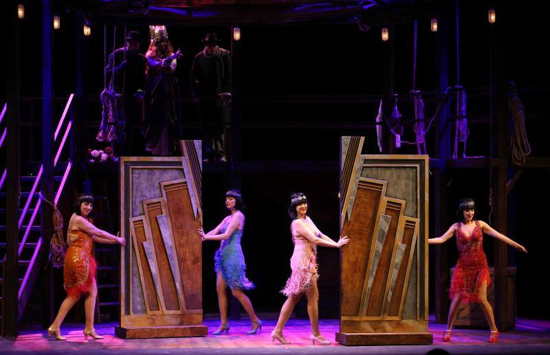 'El sobre verde' hizo disfrutar del «teatro total» a un público que viajó por los locos años veinte del chotis al tango pasando por el charlestón 